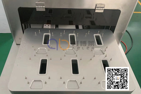 雙工位左右滑臺(tái)式熱合機(jī)來(lái)了，生產(chǎn)效率顯著提升